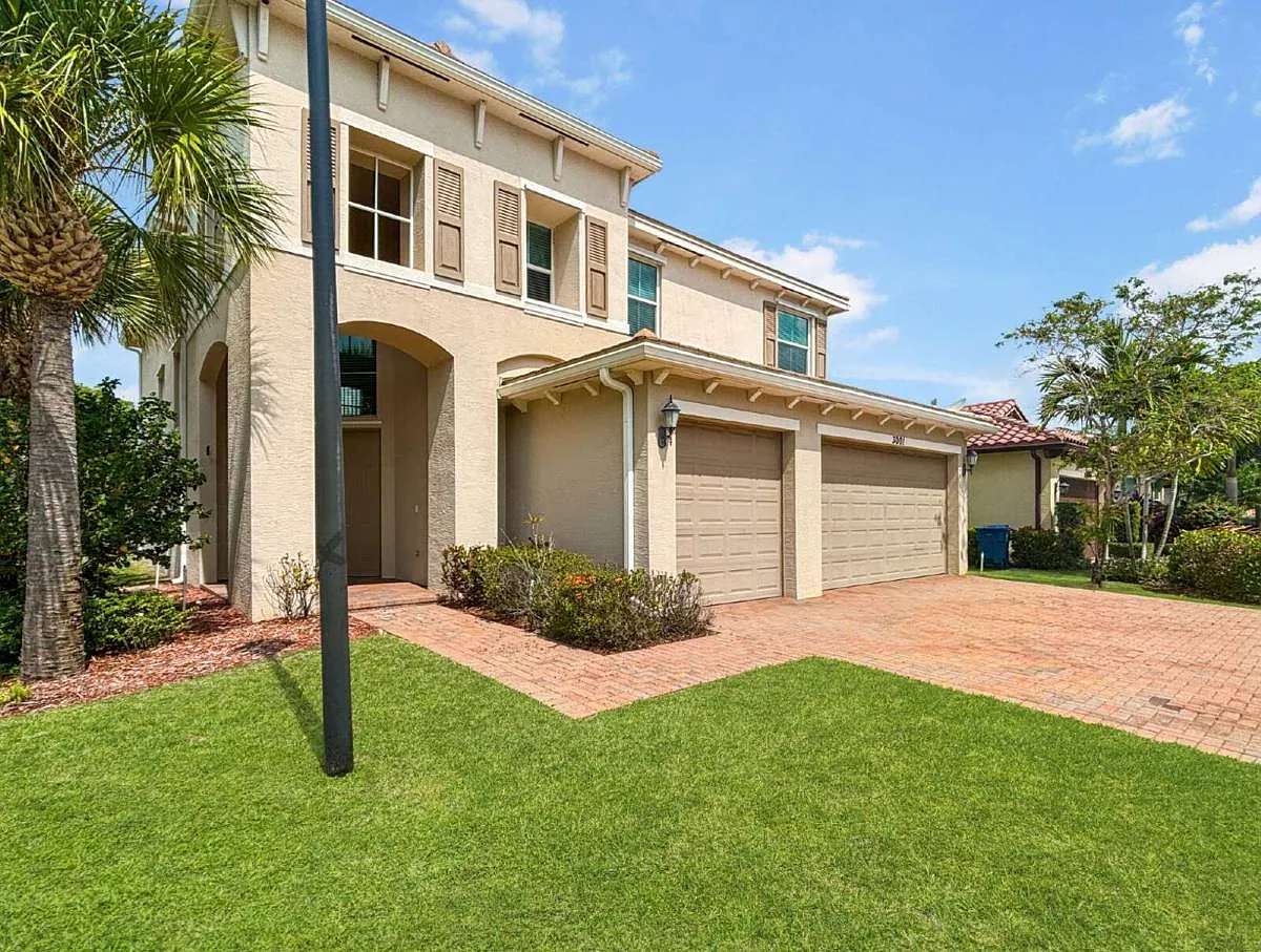 Building Photo - 3001 Strada Ct