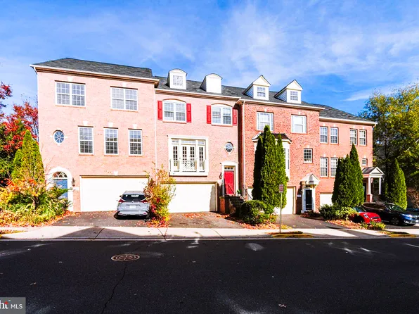 12004 Grenshaw Dr, Fairfax, VA 22030