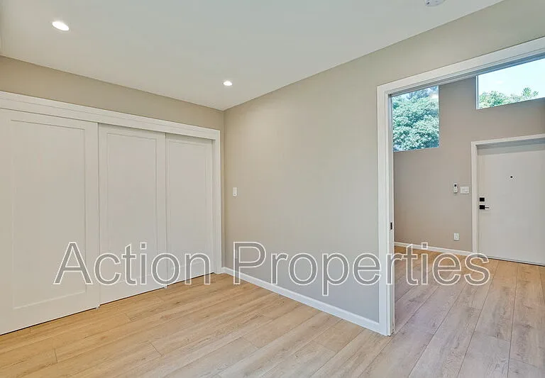 370 Camille Ct — Photo 8