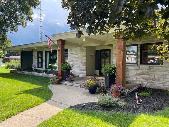 2nd image of 419 Coster Pl