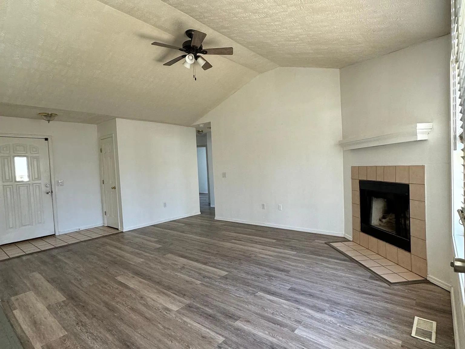 3 bed, 1332 sqft, $1,495 — Photo 3
