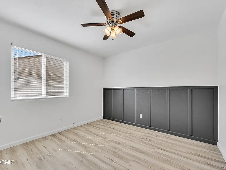 1950 E Paradise Ln — Photo 13