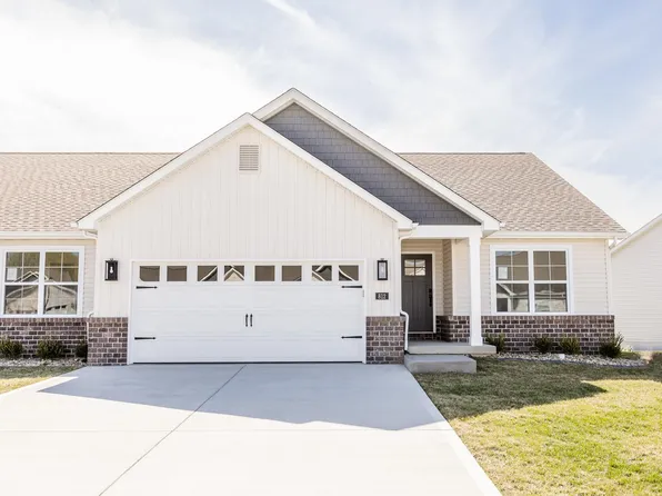 820 Applewood Creek Dr, Fairview Heights, IL 62208