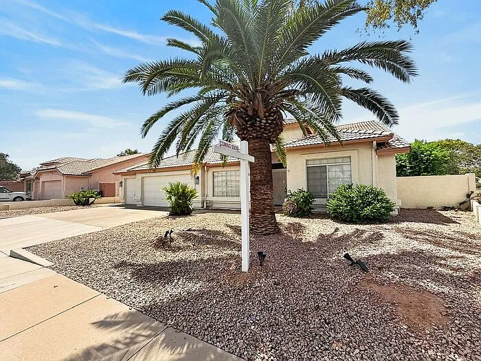 4 bed, 2.0 bath, 2090 sqft, $2,650 — Photo 4