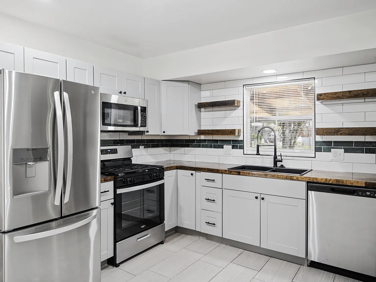 4 bed, 1.5 bath, 1400 sqft, $2,100 — Photo 4