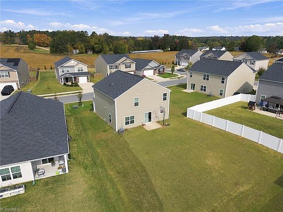 3rd image of 2131 Lacy Farm Rd