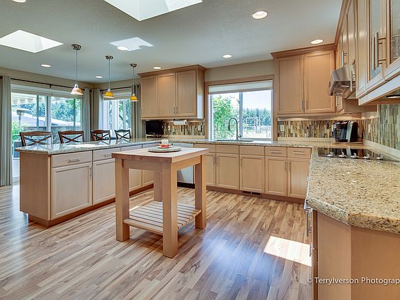 2nd image of 17245 SE Forest Hill Dr