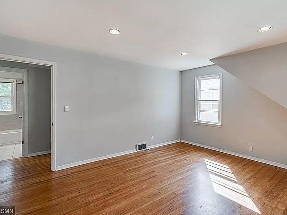 4th image of 998 Lafond Ave #2