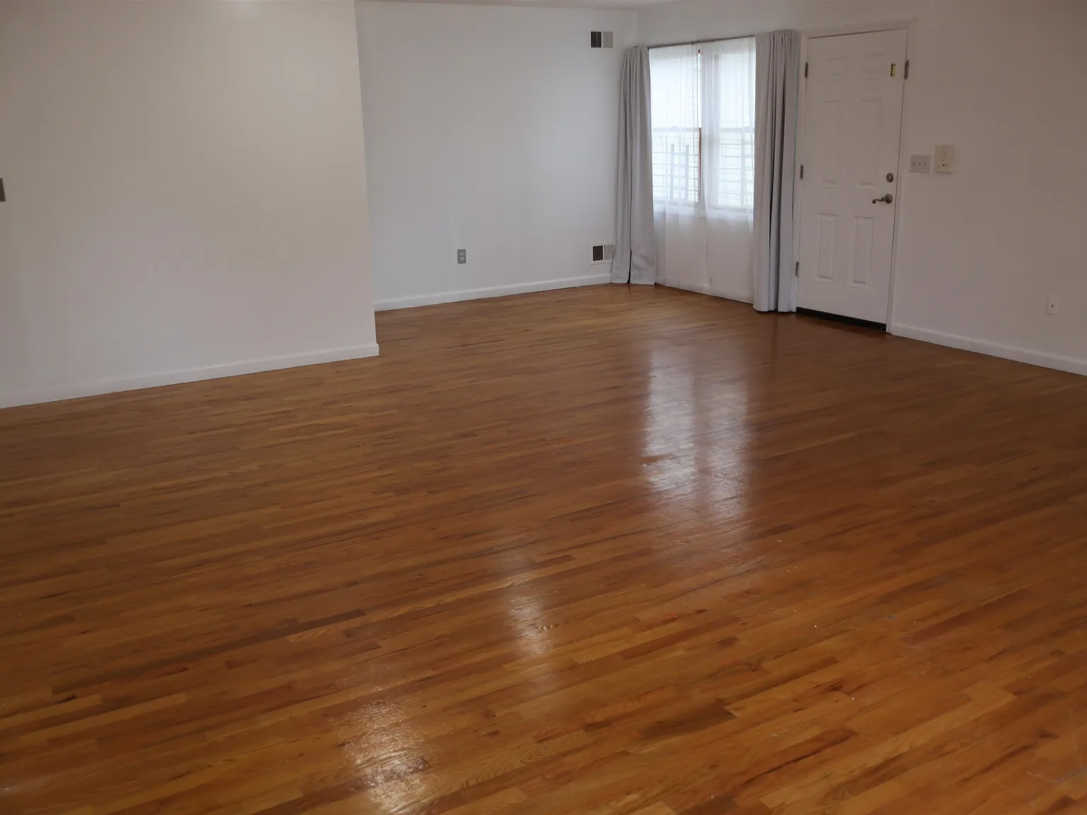 3 bed, 2.0 bath, $3,500 — Photo 4