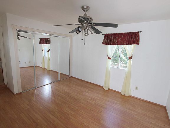 3rd image of 2947 Montrose Ave