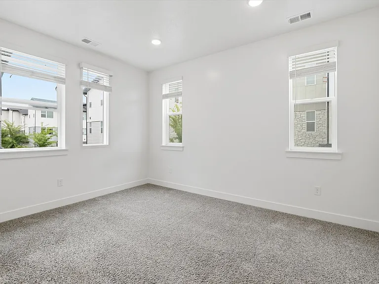 475 W 60 S #1-L202 — Photo 5
