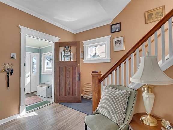 4th image of 18 Robins St