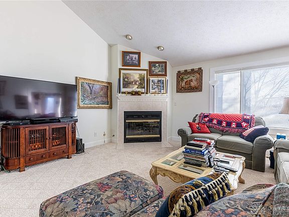 5th image of 15 Pipestone Dr
