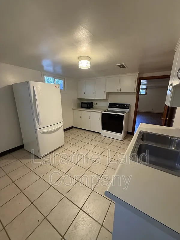 1 bed, 1.0 bath, $950 — Photo 2