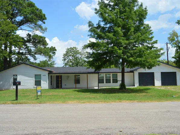 224 Holly Dr, West Tawakoni, TX 75474