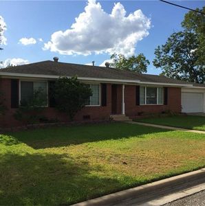 519 N Polk St, Giddings, TX, 78942