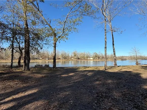 241 Peninsula Dr, Natchitoches, LA 71457