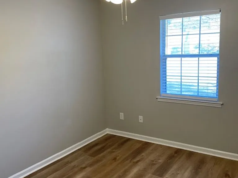 2120 Henderson Dr — Photo 5