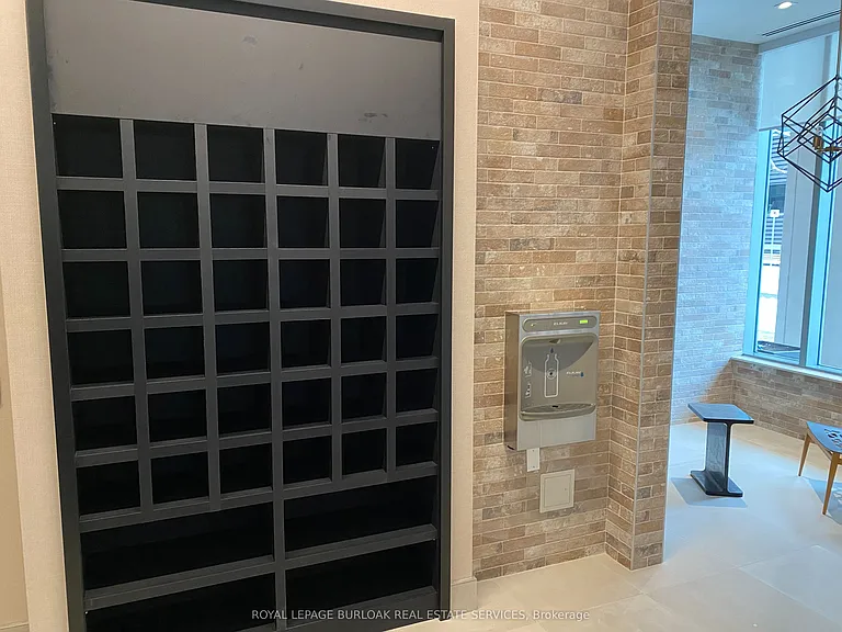 212 King William St E #423 — Photo 29