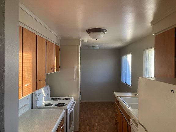 3rd image of 640 Alturas Dr N