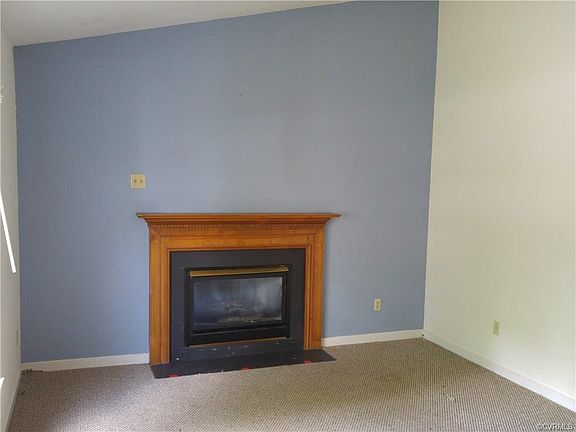 2nd image of 1902 Leslie Ln