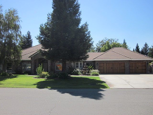 1st image of 733 Saddleback Dr