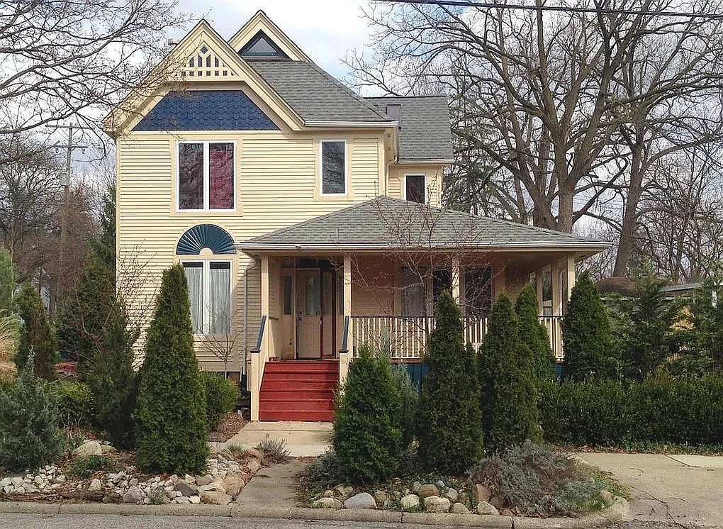 742 Gott St photo 1