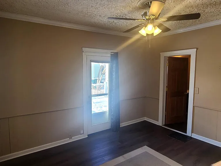 403 W Washington St — Photo 3