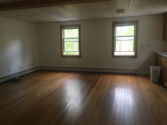 5th image of 108 Main St