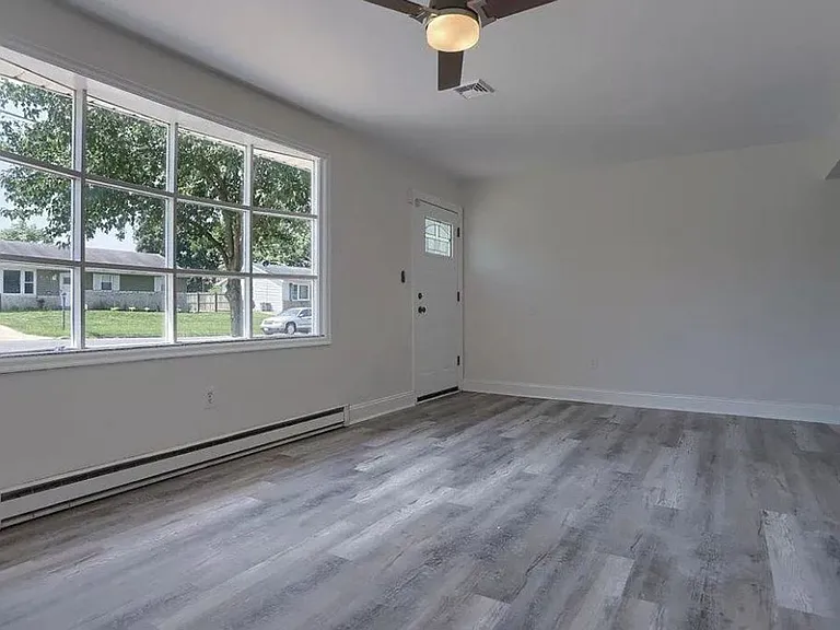 1140 Loop Dr — Photo 3