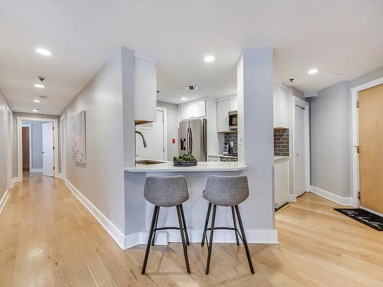 1100 Clinton St #101 — Photo 10