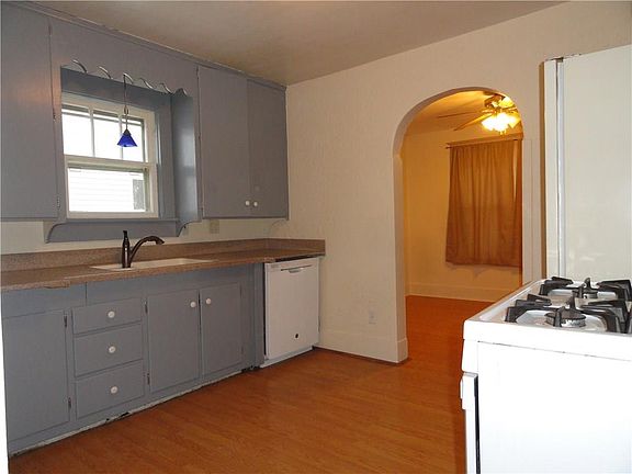 2nd image of 811 Terry Ave