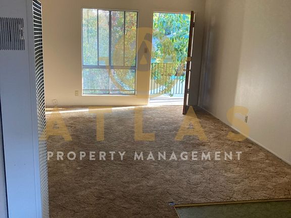 2nd image of 930 N Van Buren St #6