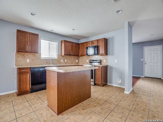 3 bed, 2.0 bath, 1703 sqft, $1,800 — Photo 4