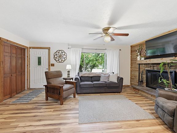 4th image of 1310 Manor Dr