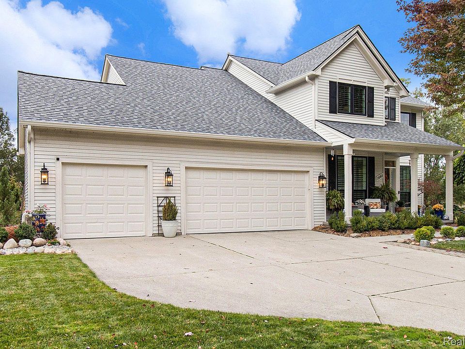 1st image of 1083 Equestrian Dr