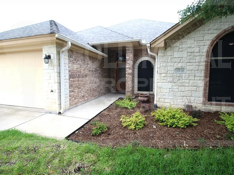 1502 Loblolly Dr — Photo 3