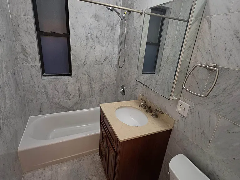 150 W 21st St #Y — Photo 6