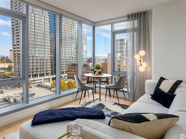 800 Columbia St #1201 — Photo 28