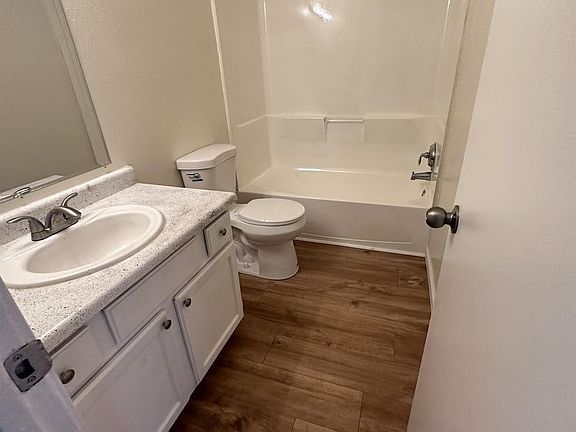 4th image of 420 Vermont St NE #4