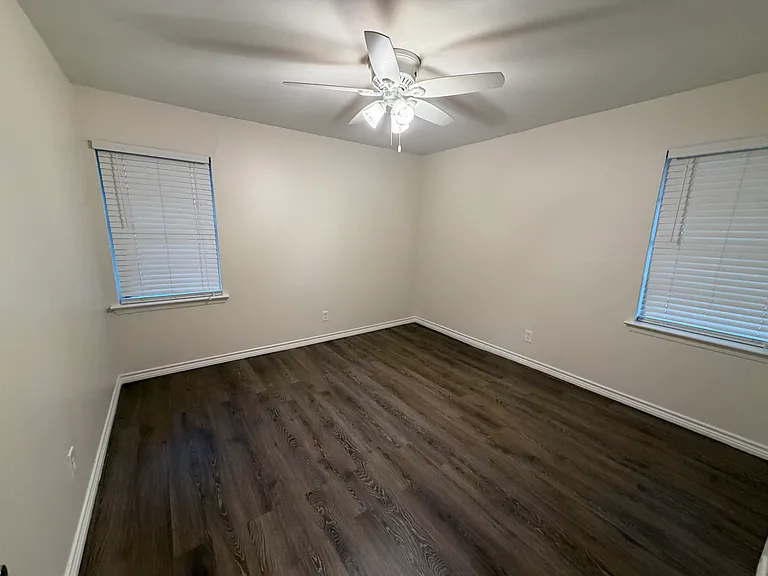1213 Hampshire Ln #A — Photo 17