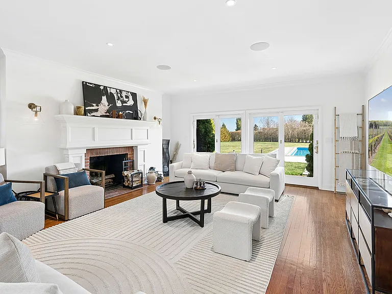Farmview Dr — Photo 21
