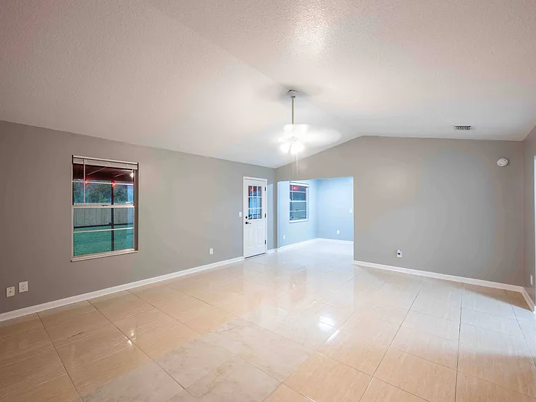 1623 Twin Oak Dr E — Photo 12