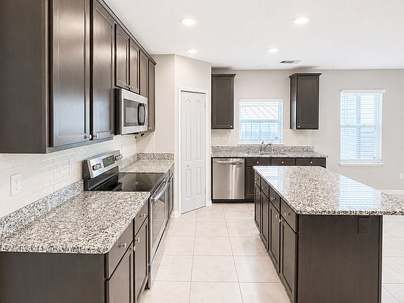 5th image of 125 Walnut Way
