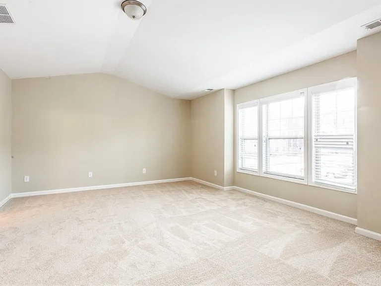 2105 Greencrest Cir — Photo 10