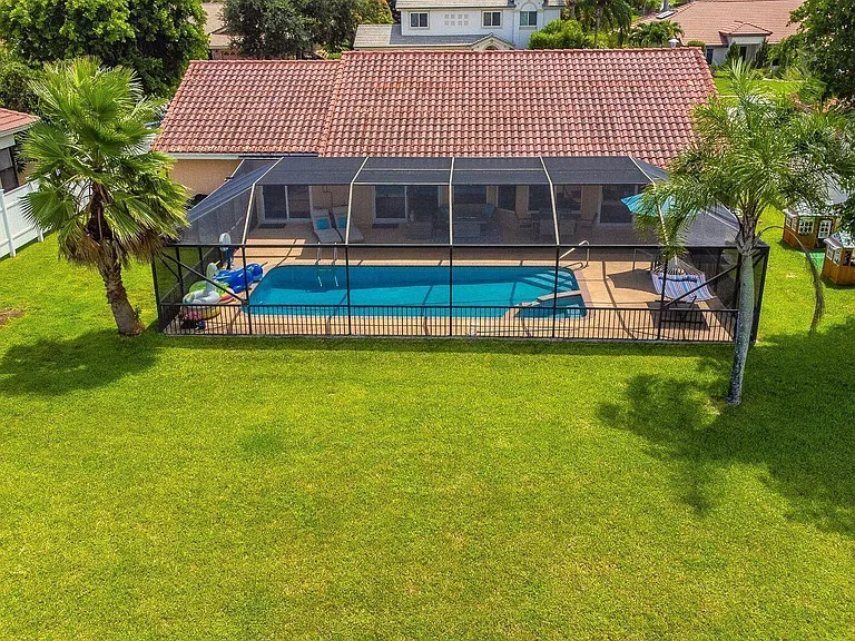 20725 Waters Edge Ct — Photo 31