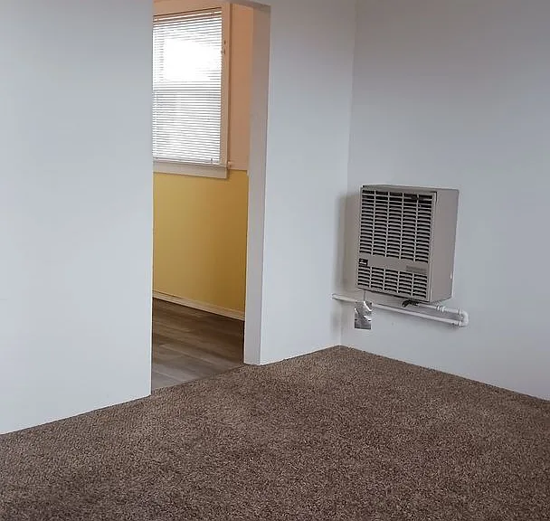 133 N Market Blvd — Photo 5