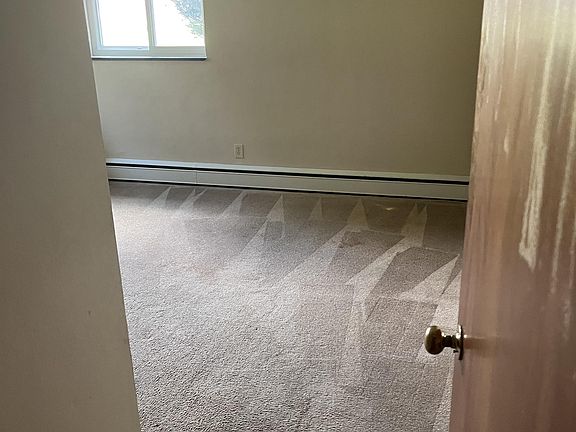 5th image of 910 Cherry Dr #10943572