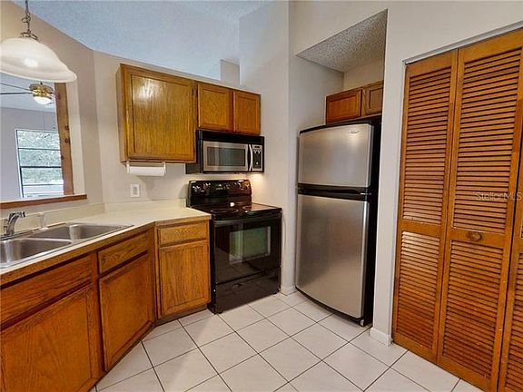 5th image of 228 Clara Vista St