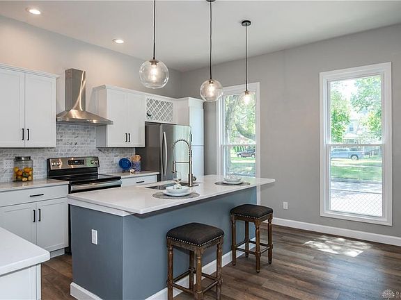 4th image of 125 Park Dr